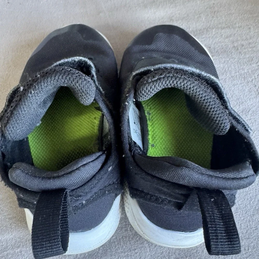 Size 8c - Nike Free RN Toddler Shoes Sneaker Black White Hook Loop AH-3453-003